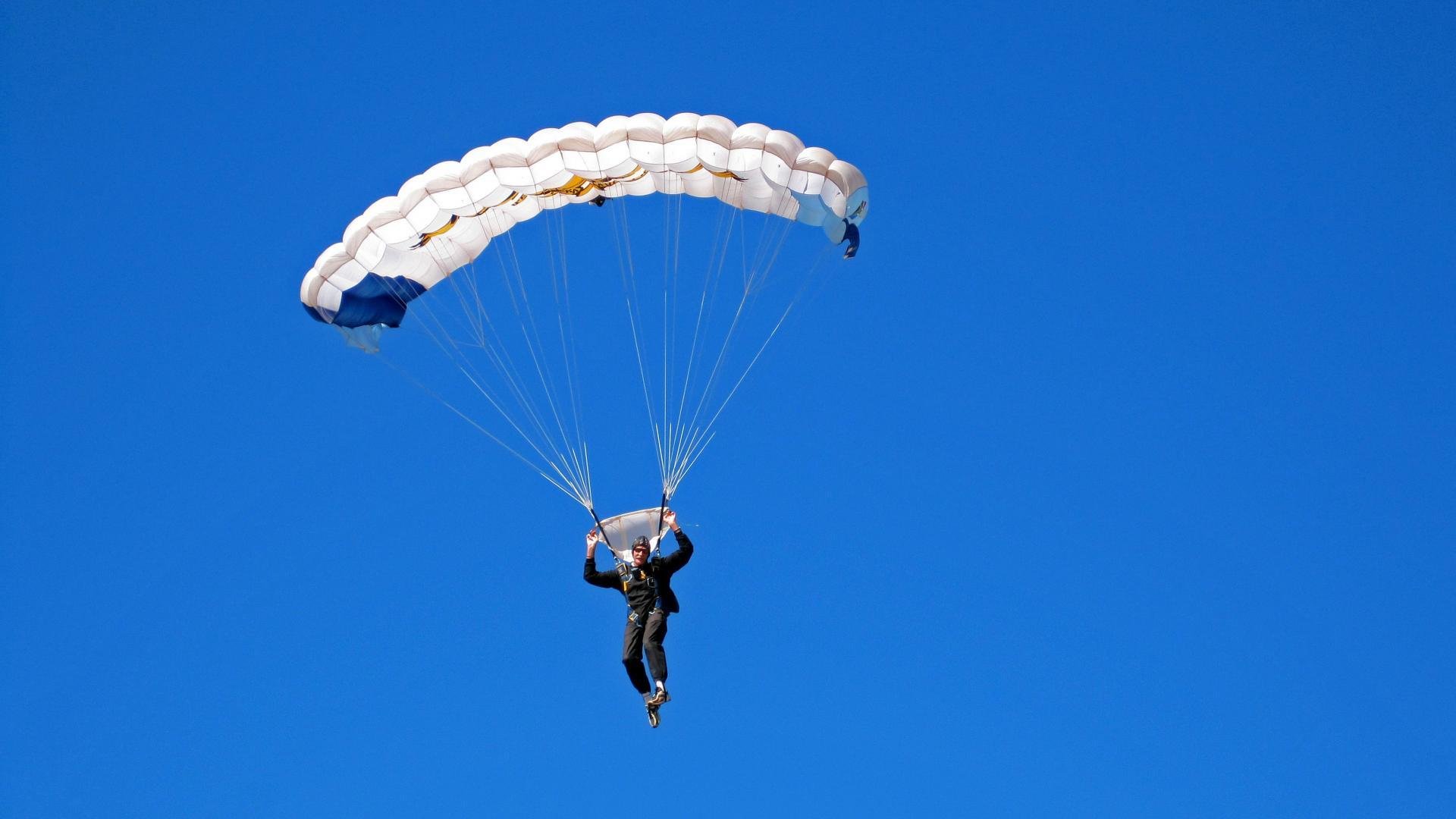 爱游戏体育app-_智能运动鞋：开启脚下科技新时代_，智能运动鞋工作原理图